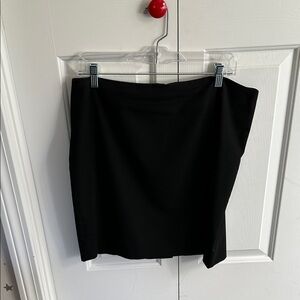 Banana Republic black lined skirt size 14. Good condition.